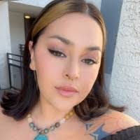 Julia Valles's Instagram, Twitter & Facebook