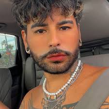 Man helps Amaya regain confidence