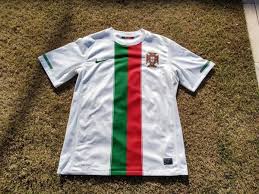 Atuais campeões, os portugueses ganham uma coleção com uniformes que exaltam seu reinado na europa nos últimos anos. Camisa Selecao Portugal Nike Away Copa Do Mundo 2010 Tam M Camiseta Masculina Nike Usado 42547919 Enjoei