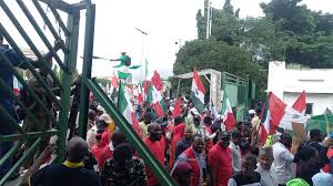 Ade Banks (@Adebanks)