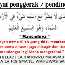 Pasalnya, ketika seseorang memanfaatkan ilmu sihir untuk mencelakakan orang lain maka disaat itu ia telah mendekatkan diri kepada syaitan. Ayat Pendinding Diri Dari Gangguan Syaitan