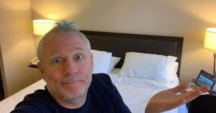 'Sign me up!' Calgary man staying in self-isolation hotel room calls  COVID-19 program money well spent