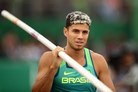 A figura a seguir representa um atleta durante um salto com vara, em três instantes. Thiago Braz E Augusto Dutra Travam Batalha Por Podio No Salto Com Vara No Mundial De Doha Atletismo Ge