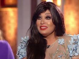 تأخذنا فيفي عبده الى عالم الرقص في مصر، تستعيد البدايات من قرارها احتراف الرقص وردّة فعل الأهل الى نظرة المجتمع لها كراقصة. Ø±Ù‚Ù… Ø®ÙŠØ§Ù„Ù‰ ÙˆØºÙŠØ± Ù…ØªÙˆÙ‚Ø¹ Ù„Ù† ØªØµØ¯Ù‚ ÙƒÙ… ØªØ¨Ù„Øº Ø«Ø±ÙˆØ© ÙÙŠÙÙ‰ Ø¹Ø¨Ø¯Ù‡ ÙˆØ§Ù„Ù…ÙØ§Ø¬Ø£Ø© ÙÙŠ Ø¹Ø¯Ø¯ Ø²ÙŠØ¬Ø§ØªÙ‡Ø§ Ø£Ø®Ø¨Ø§Ø± Ø§Ù„Ø¹Ø±Ø¨