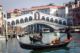 It's advisable to check the restaurant is open (most close one day a week, and for short spells in august. Best Pizza In Venice And Restaurantas Studentsville It