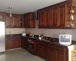 Consisten en acoplar todos los muebles imprescindibles de una su diseño ultra moderno las hace completamente personalizables, tienes la opción de agregar más espacio de almacenaje, accesorios, escoger entre. Cocinas Modulares Disenos Reformas Y Decoracion