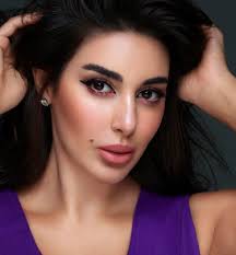 فاجأت الممثلة ياسمين صبري الفنانة إسعاد يونس بكونها متزوجة من «رجل سلم» ( رياضي)، قائلة إن طوله 190 سنتيمترًا، وأكدت أنها كانت وراء سبب زيادة وزن زوجها 20 كيلو خلال 6 أشهر. Haya Online Ù…Ø¬Ù…ÙˆØ¹Ø© Ù…ÙƒÙŠØ§Ø¬ ÙŠØ§Ø³Ù…ÙŠÙ† ØµØ¨Ø±ÙŠ Ù…Ø¹ Ù…Ø§Ùƒ
