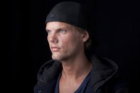 È morto a 58 anni claudio coccoluto, dj molto noto sia in italia che all'estero. Il Dj Avicii Morto Suicida I Familiari Rivelano Non Ha Retto Il Peso Dello Showbusiness