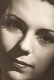 Danielle Vigneau's Instagram, Twitter & Facebook