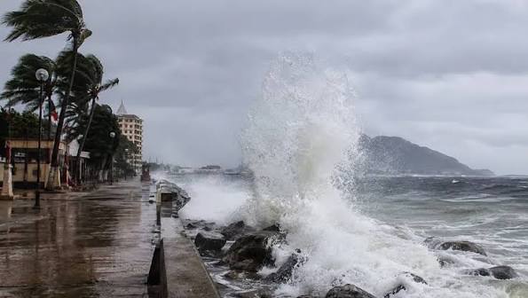 Mantente informado! Oleaje en el Pacífico se ha vuelto más intenso en las últimas décadas aumentando riesgo de erosión e inundaciones en zonas costeras mile.io/4fFKiaZ