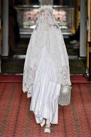 Simone Rocha Fall 2020 Ready To Wear Fashion Show In 2020 Fashion Dresses To Wear To A Wedding London Fashion Week