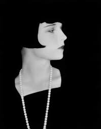 Louise Brooks Ca 1928 Wearing A Long Pearl Necklace Photo By Eugene Robert Richee Louise Brooks Silent Film Brooks