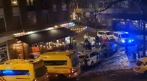Rond half vier werd op de hoek van de panamalaan met de borneolaan een man neergeschoten. Update Dode En Gewonde Bij Schietpartij Van Limburg Stirumplein Amsterdam Boevennieuws Pro