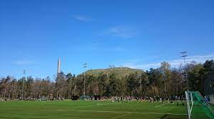 Spelplanen är namnet på en regel inom fotboll som beskriver det exakta utseendet och måtten för en fotbollsplan, målbur, samtliga uppritade linjer och områden på planen, till exempel, mållinje, målområde, straffområde och hörncirkel. File Hammarbyhojdens Ip Fotbollsplan Jpg Wikimedia Commons