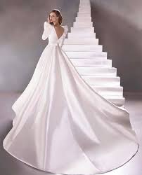 Tutti gli abiti da sposa per l'inverno 2020 più glam dalla abiti da sposa 2020: Ultime Tendenze Per L Abito Da Sposa Invernale