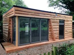 Pin By Mirian Schuster On Casas Pequenas Larch Cladding Insulated Garden Room Garden Room