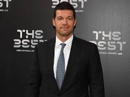 Banyak yang merasa senang melihat kelakukannya. Michael Ballack Postet Seltenes Foto Mit Seinem Sohn Auf Instagram