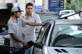Shell aumentó la nafta por sexta vez en el año y se espera que ypf lo haga en las próximas horas. Desde Este Sabado El Precio De Los Combustibles Aumenta Un 6 En Promedio