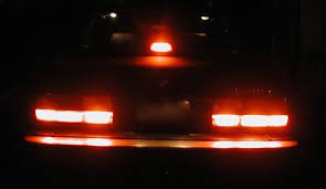 Ada sensor magnet , akan on bila buka pintu dan off 2 minit setelah on. Ded1 E M P I R E Archives