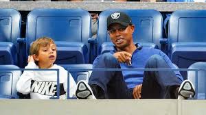 Tiger woods reportedly carried charlie's clubs and stood by as the boy showed off his swing during a junior golf tournament in florida. Watch Tiger Woods And His Son Practice Together In Perfect Harmony
