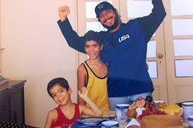 Depois de casagrande & baby consuelo vem aí bruninho do vôlei & david brazil na categoria casal black mirror. F5 Viva Bem Dia Dos Pais Bruninho Lembra Evitar O Pai Na Selecao De Volei Na Folga Nem Ia Para Casa 10 08 2019