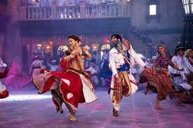 Deepika Padukone And Ranveer Singh S Dandiya Raas In The New Song Lahu Munh Lag Gaya From Ram Leela Bollywood Fash Leela Movie Bollywood Bollywood Dance
