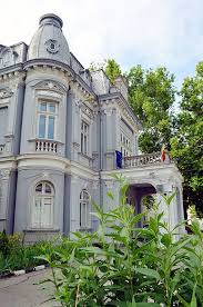Este clădirea care adăposteşte un adevărat lăcaş de cultură, prima unitate de invăţământ vocaţional muzical din ţară, care astăzi poartă numele celebrului pianist şi compozitor român dinu lipatti. FiÈ™ier Colegiul National De Arte Dinu Lipatti Jpg Wikipedia