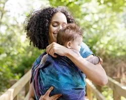 Image de baby being carried in a sling