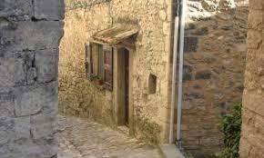 Situato nel cuore dei vigneti di bandol, ha un carattere medievale, pittoresco e autentico ed è un ottimo luogo per fare una. 10 Best Le Castellet Hotels France From 120