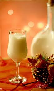 Tradicionalmente, el ponche navideño se prepara a base de frutas de estación y es una bebida que se sirve caliente en la temporada invernal. 24 Recetas De Ponche Navideno Holidays Murano Sports Recetas De Ponche Ponche Navideno Receta Rompope Casero