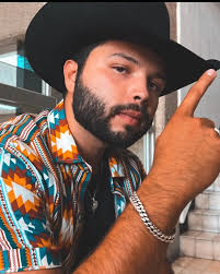 El hombre más guapísimo de este mundo está de manteles largos, Leonardo  estamos más que felices de que celebremos un. Cumpleaños más de tu  existencia, te amamos y con el corazón te