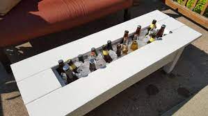This space is large enough to hold ice and as many as 40 bottles of beer. Outdoor Cooler Coffee Table Built In Beer By Libertyalchemy Table Basse Jardin Diy Jardiniere Plastique