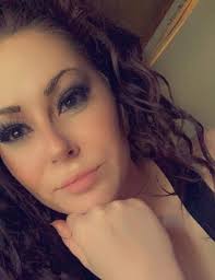 Holly Peer's Instagram, Twitter & Facebook