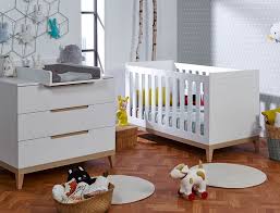 chambre bebe avec lit evolutif et commode a langer chambre bebe lit evolutif chambre bebe chambre bebe blanche