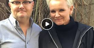 Glasögon för synsam och vinglas för orrefors, samt har formgivit den nya grammisstatyetten som delas ut på grammisgalan. Eva Dahlgren By Gradvall Mixcloud