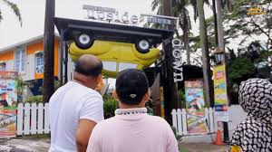Rekabentuk rumah terbalik yang sebenar hotline 0108619474 / hq 0355241279 Kuala Lumpur Upside Down House Home Facebook