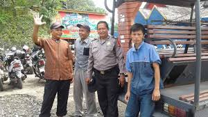 Maaf ya video nya agak patah2 hehe , ma'lum semua pake hp jelek xixi. Anggota Polsek Mangkubumi Ingatkan Petugas Parkir Kolam Renang Agar Lebih Sigap Mengawasi Kendaraan Pengunjung Tribrata News