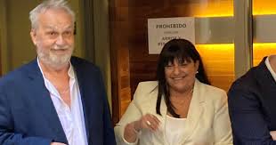 David Lebón: Boda Íntima con su Manager ¡Emoción y Música! - Imagen principal del artículo