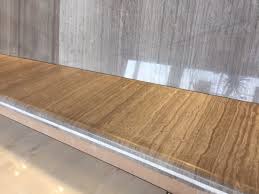 O Xrhsths البيان Sto Twitter الرخام الخشبي مناسب أيضا للدرج و متناسق تماما مع الوان الباركيه في حال أختير للصالات