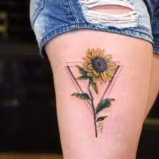 Por Vic Nascimento Vicnascimento Brasil Brazil Tatuadorasdobrasil Brazilianartist Fineline Bo Geometric Flower Tattoo Triangle Tattoos Sunflower Tattoos