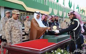 كلية الملك خالد العسكرية ، هي كلية عسكرية سعودية افتتحها الملك عبد الله بن عبد العزيز في تاريخ 3 ربيع الأول ، 1403هـ الموافق 18 ديسمبر ، 1982 بهدف تخريج ضباط يعملون في قوات الحرس الوطني السعودي. Ø¨Ø§Ù„ØµÙˆØ± ÙˆØ²ÙŠØ± Ø§Ù„Ø­Ø±Ø³ Ø§Ù„ÙˆØ·Ù†ÙŠ ÙŠØ±Ø¹Ù‰ Ø­ÙÙ„ ØªØ®Ø±ÙŠØ¬ Ø§Ù„Ø¯ÙˆØ±Ø© Ø§Ù„Ù€Ù€ 26 Ù…Ù† Ø§Ù„Ø¶Ø¨Ø§Ø· Ø§Ù„Ø¬Ø§Ù…Ø¹ÙŠÙŠÙ† Ø§Ø±Ø´ÙŠÙ 2015 ØµØ­ÙŠÙØ© Ø§Ù„ÙˆØ¦Ø§Ù… Ø§Ù„Ø¥Ù„ÙƒØªØ±ÙˆÙ†ÙŠØ©