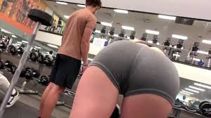 Guy voyeurs a nice gym ass while she works out - ThisVid.com