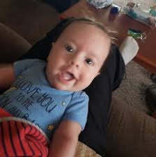 Should I sit with a group or alone in the main dining room