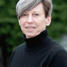 Amanda Oswald's Instagram, Twitter & Facebook