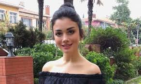 Özge yağız, who announced that he would leave the series yemin, which he achieved fame, soon became the most talked about name on social media. Who Is Ozge Yagiz Height Age Tv Series Family