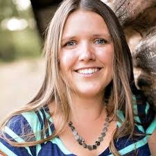 Tara Shields's Instagram, Twitter & Facebook