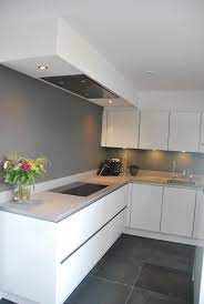 strakke moderne sfeervolle keuken tijdloze kleuren met gutmann afzuigkap hoogglans wit onderhoudsvriendelijk keuken interieur keuken ontwerp keuken idee