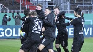 Dfb pokal 2020/2021), sportseiten (z.b. Holstein Kiel Fc Bayern Munchen Die Stimmen Zur Pokal Sensation Viele Verwirrte Menschen Eurosport