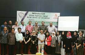 Kegiatan komunikasi memperngaruhi hampir seluruh kehidupan kita. Interstudi