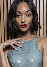 Quelle Coupe De Cheveux Pour Mon Visage Long Coupe De Cheveux Carre Plongeant Degrade Coupe De Cheveux Visage Allonge